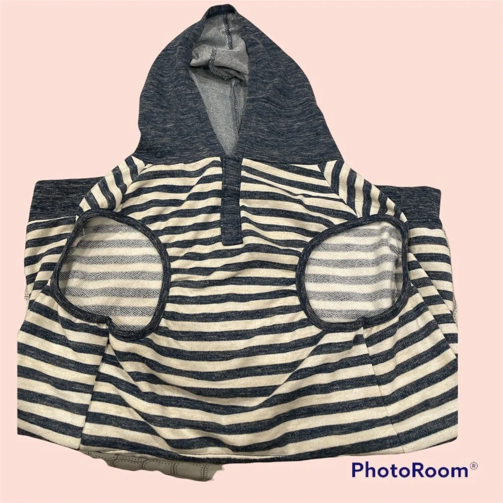 Chic White and Blue Dog Hoodie - Size XL (Fits 17” Pit to Pit)